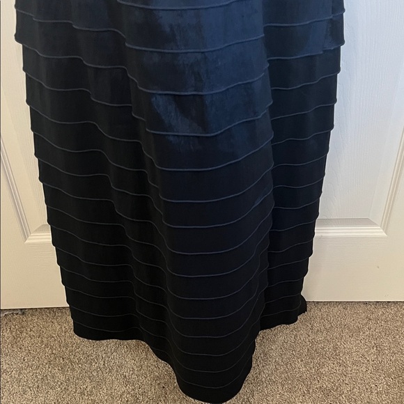 Tadashi Shoji Navy Blue Rosette Tiered Shutter Pleat Dress Size 14 Cocktail - Picture 4 of 12